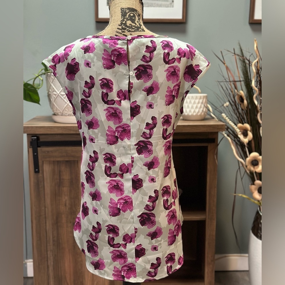 Banana Republic short sleeve blouse, size XS - Picture 2 of 3
